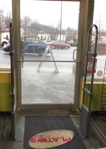a picture of QS2000 on a Single Door With a 3 ft Baseplate
